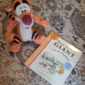 Disney Tigger + Winnie-the-Pooh Book